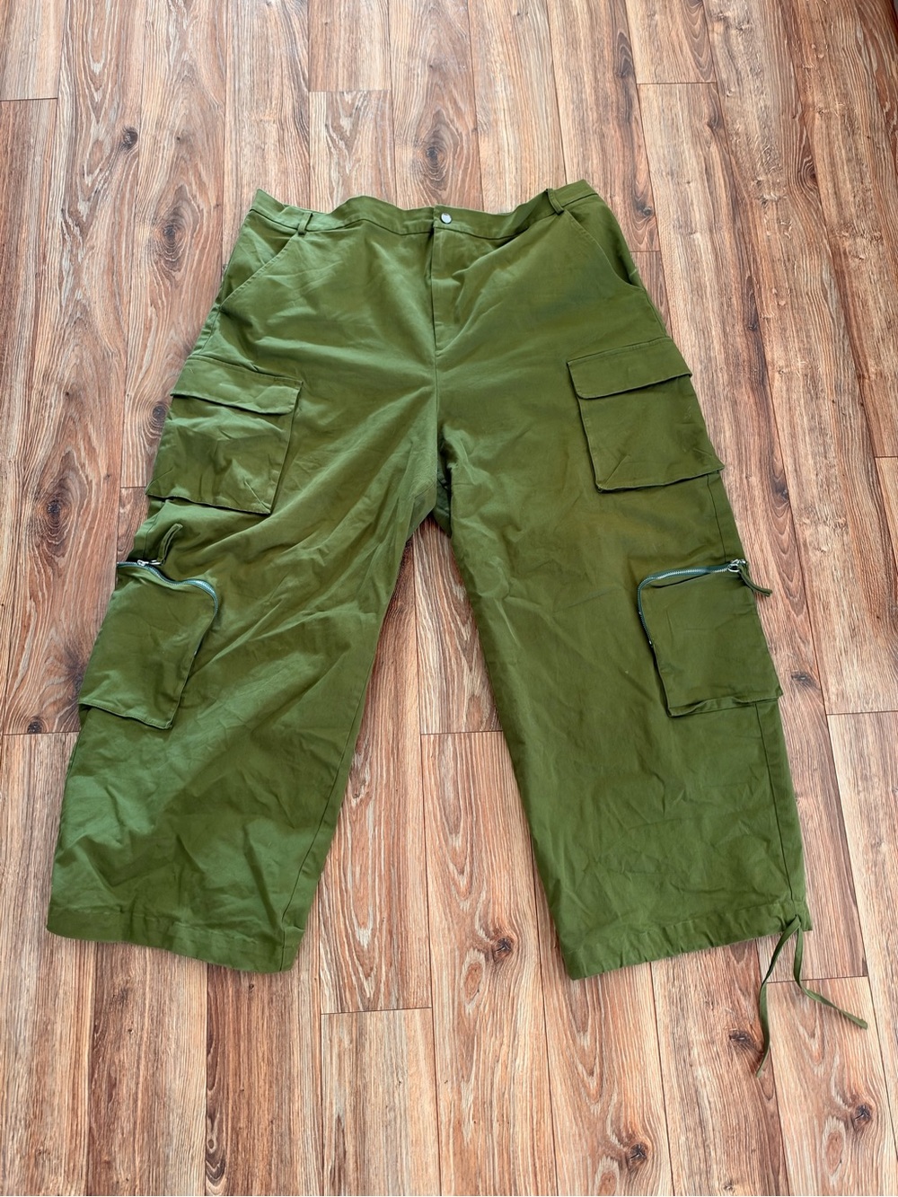 Wide Leg Olive Cargo Pants with Multiple Pockets - Women